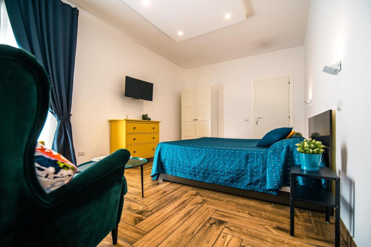 Hub Ferroviario - 12 Posti Letto Per Il Tuo Gruppo A Napoli Con Wifi E Netflix Bed & Breakfast Exterior photo