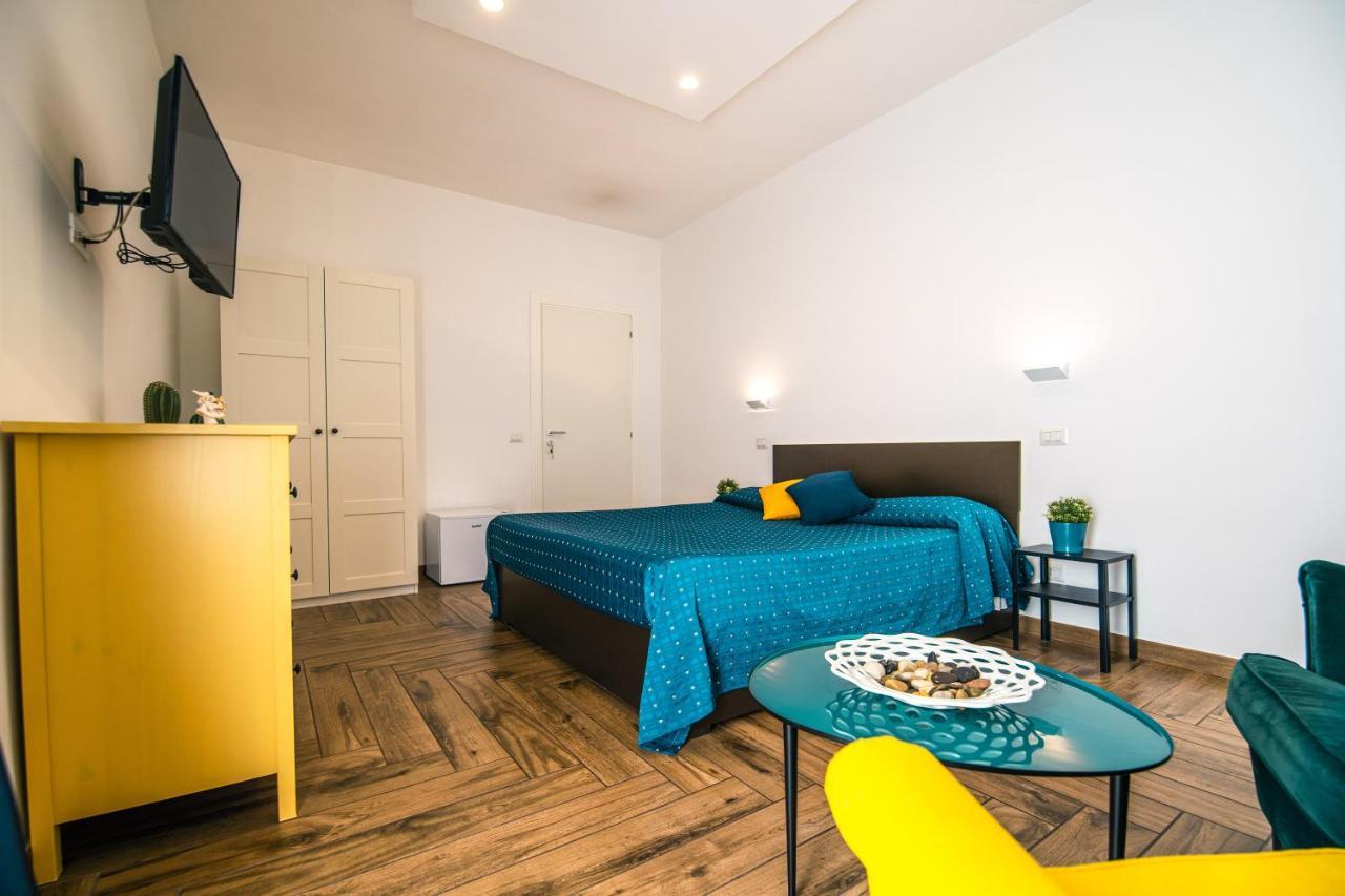 Hub Ferroviario - 12 Posti Letto Per Il Tuo Gruppo A Napoli Con Wifi E Netflix Bed & Breakfast Exterior photo