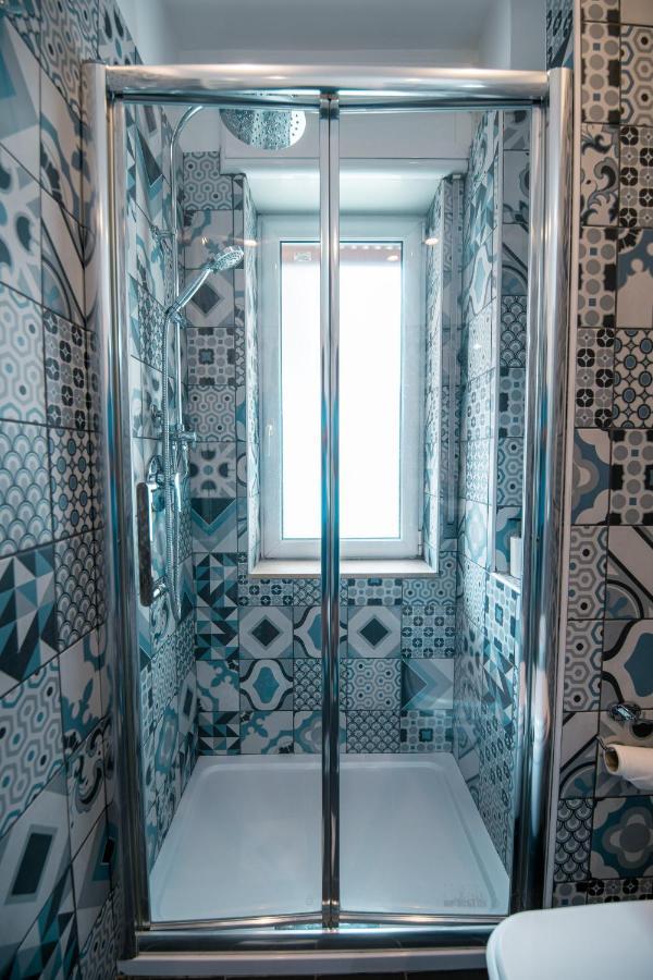 Hub Ferroviario - 12 Posti Letto Per Il Tuo Gruppo A Napoli Con Wifi E Netflix Bed & Breakfast Exterior photo