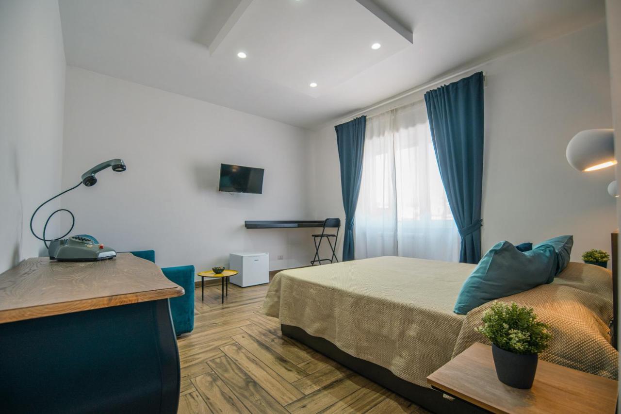 Hub Ferroviario - 12 Posti Letto Per Il Tuo Gruppo A Napoli Con Wifi E Netflix Bed & Breakfast Exterior photo