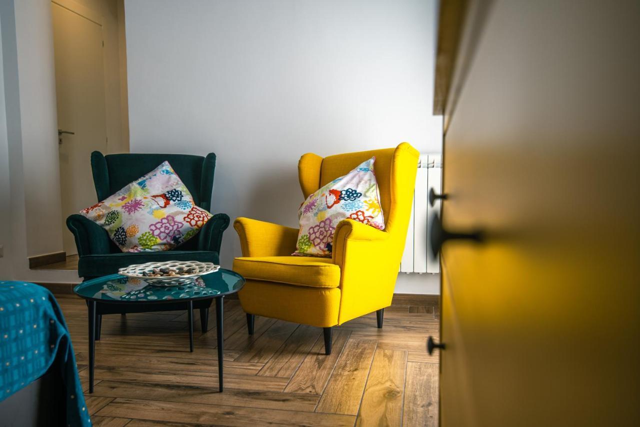 Hub Ferroviario - 12 Posti Letto Per Il Tuo Gruppo A Napoli Con Wifi E Netflix Bed & Breakfast Exterior photo